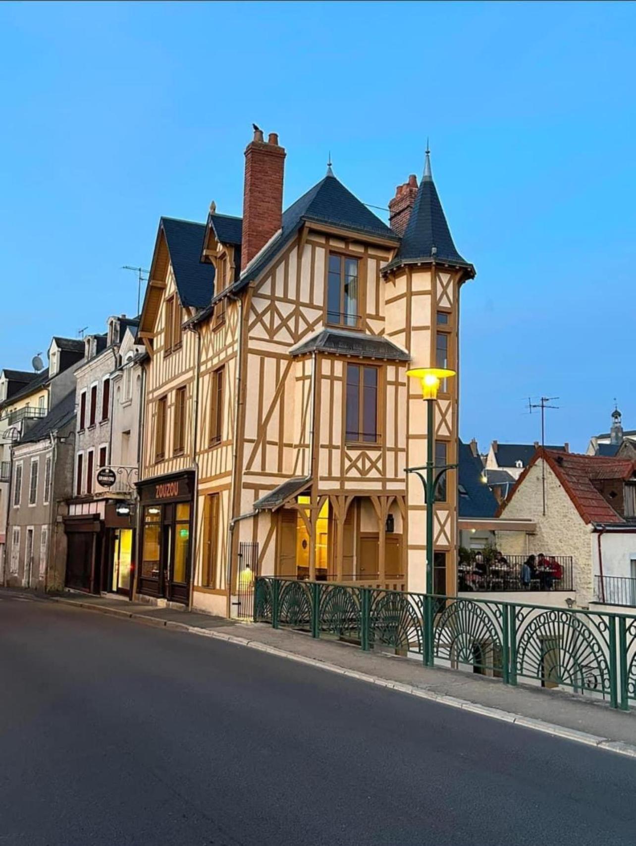 Logis Hotel La Maison A Pan De Bois Vierzon Εξωτερικό φωτογραφία