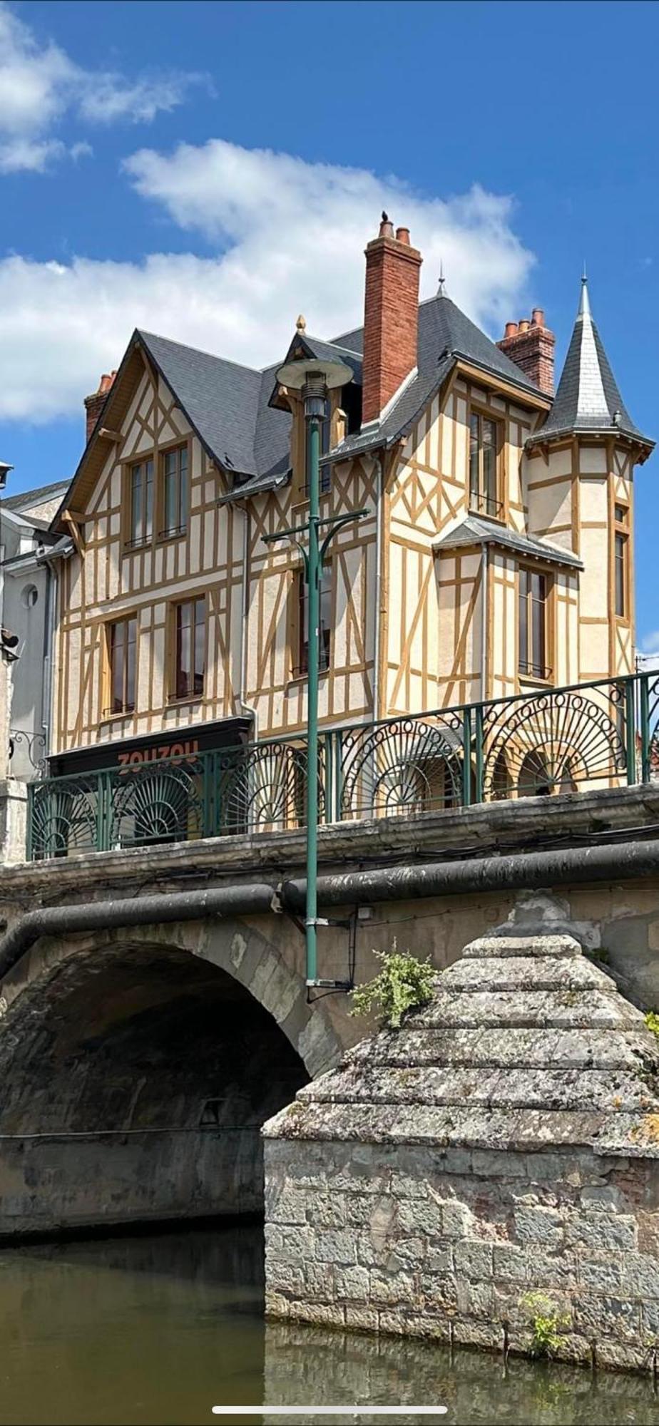 Logis Hotel La Maison A Pan De Bois Vierzon Εξωτερικό φωτογραφία