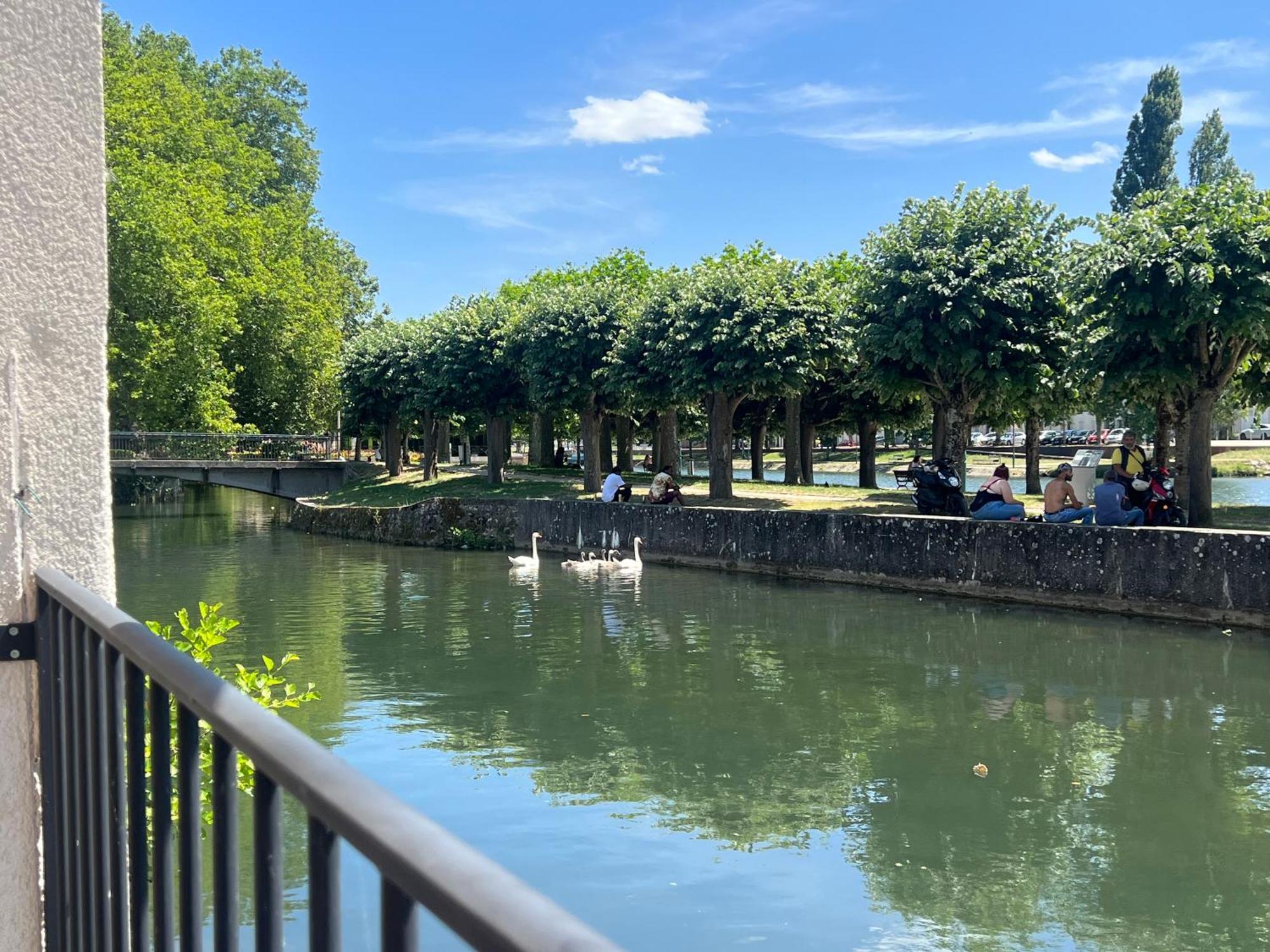 Logis Hotel La Maison A Pan De Bois Vierzon Εξωτερικό φωτογραφία